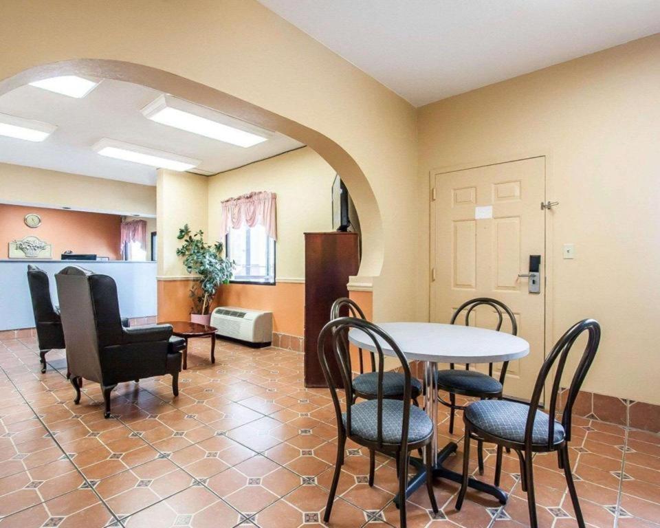 Econo Lodge Inn & Suites I-20, Exit 73 Tuscaloosa Bagian luar foto