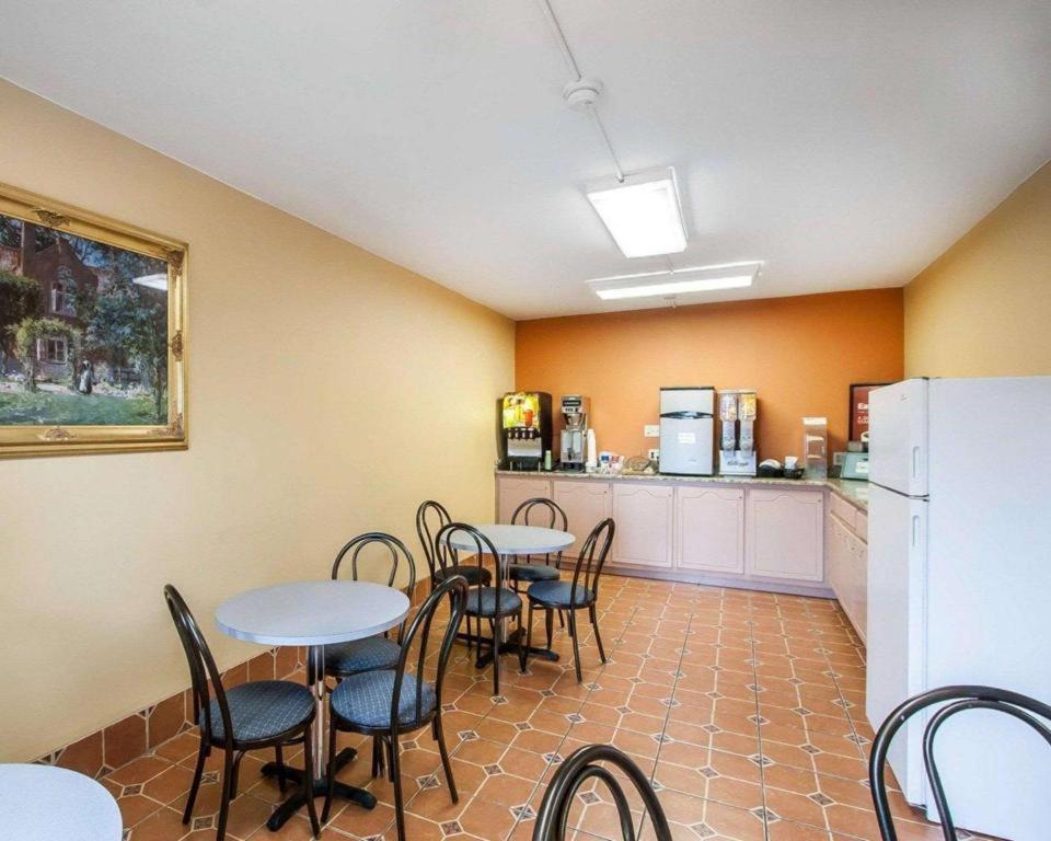 Econo Lodge Inn & Suites I-20, Exit 73 Tuscaloosa Bagian luar foto