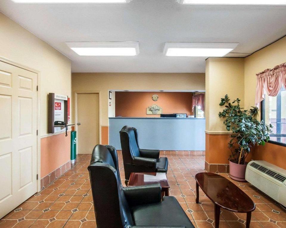 Econo Lodge Inn & Suites I-20, Exit 73 Tuscaloosa Bagian luar foto