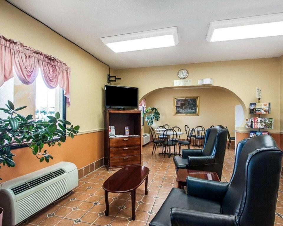 Econo Lodge Inn & Suites I-20, Exit 73 Tuscaloosa Bagian luar foto