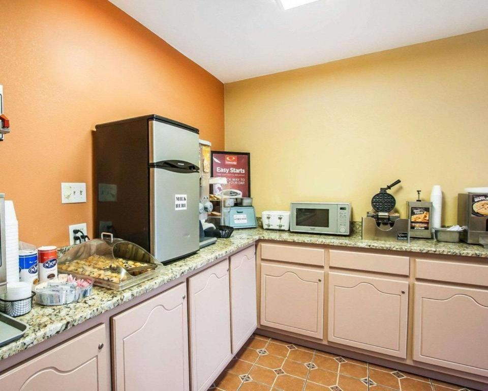 Econo Lodge Inn & Suites I-20, Exit 73 Tuscaloosa Bagian luar foto