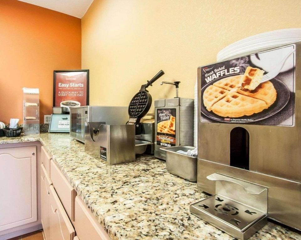 Econo Lodge Inn & Suites I-20, Exit 73 Tuscaloosa Bagian luar foto