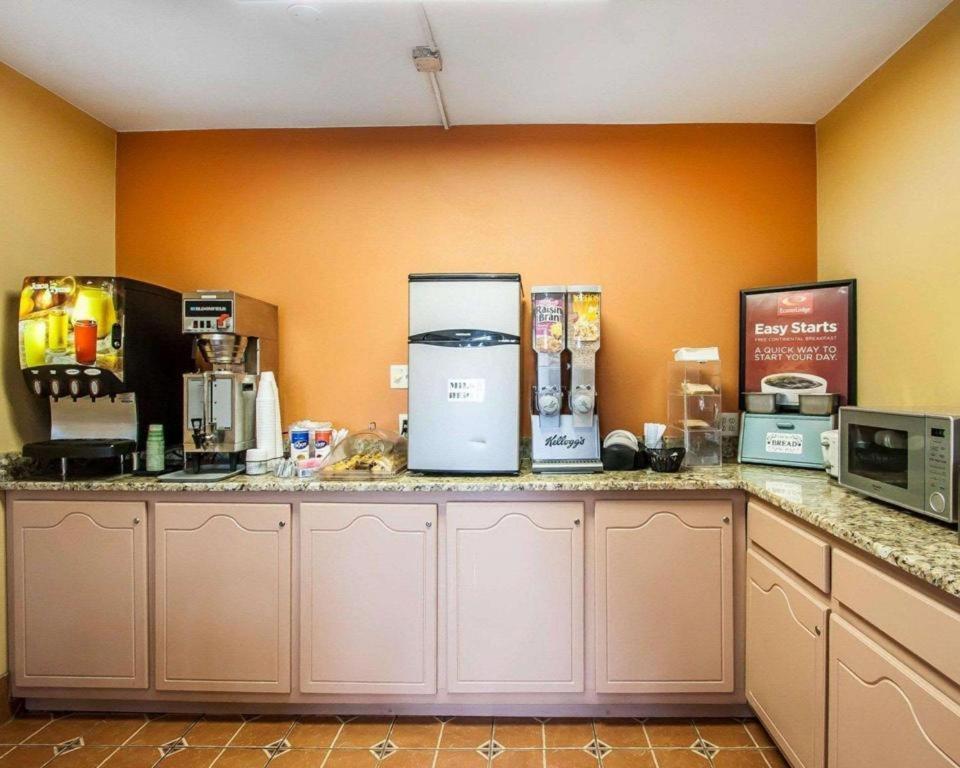 Econo Lodge Inn & Suites I-20, Exit 73 Tuscaloosa Bagian luar foto