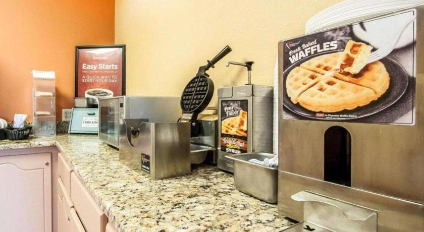Econo Lodge Inn & Suites I-20, Exit 73 Tuscaloosa Bagian luar foto