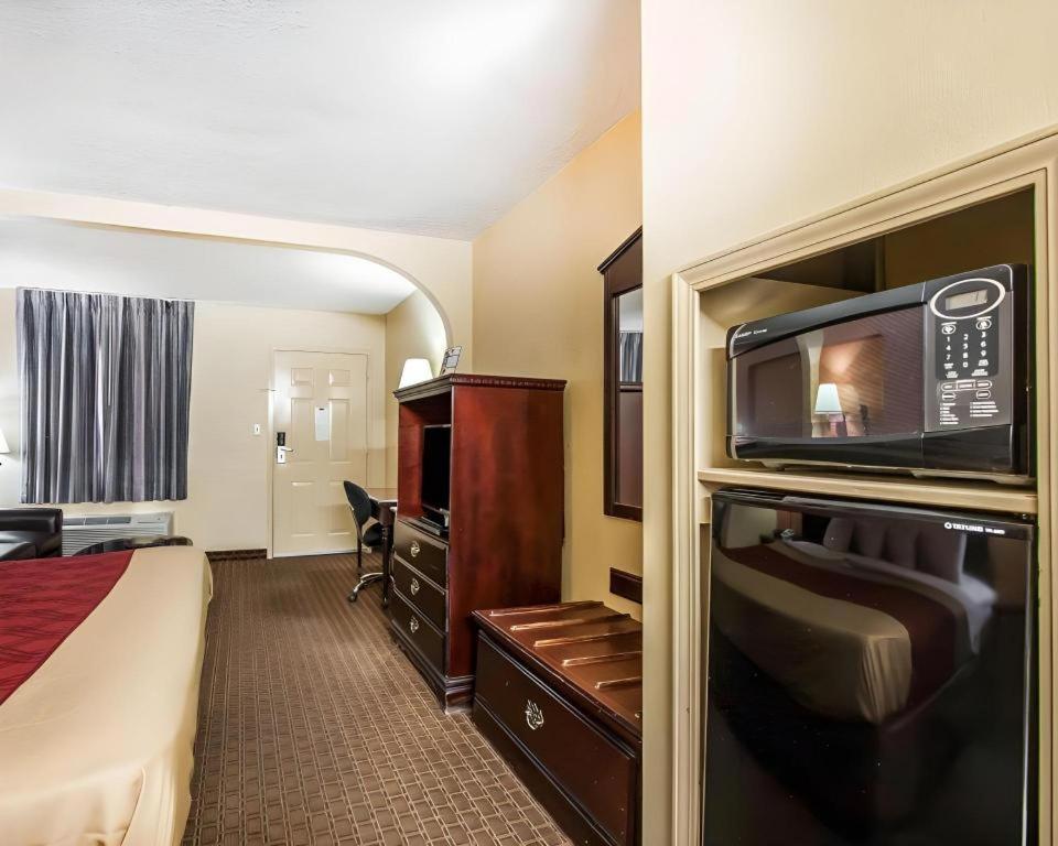 Econo Lodge Inn & Suites I-20, Exit 73 Tuscaloosa Bagian luar foto