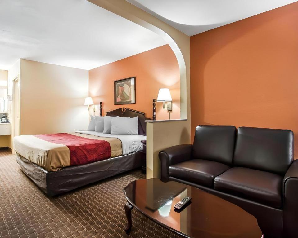 Econo Lodge Inn & Suites I-20, Exit 73 Tuscaloosa Bagian luar foto