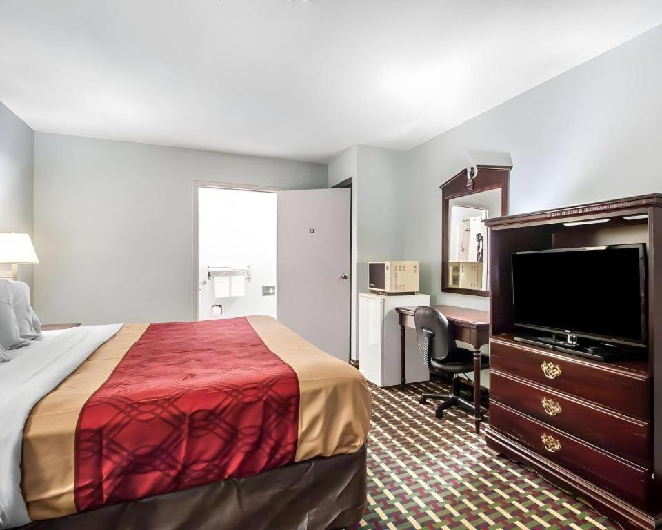 Econo Lodge Inn & Suites I-20, Exit 73 Tuscaloosa Bagian luar foto