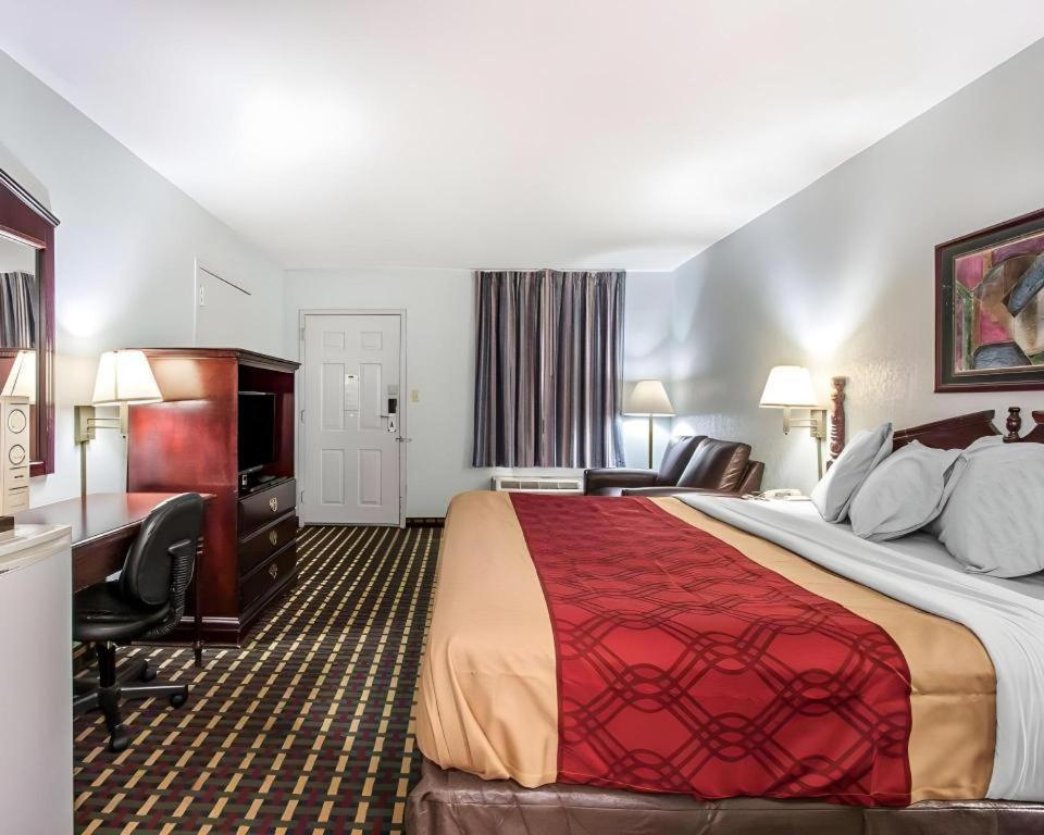 Econo Lodge Inn & Suites I-20, Exit 73 Tuscaloosa Bagian luar foto
