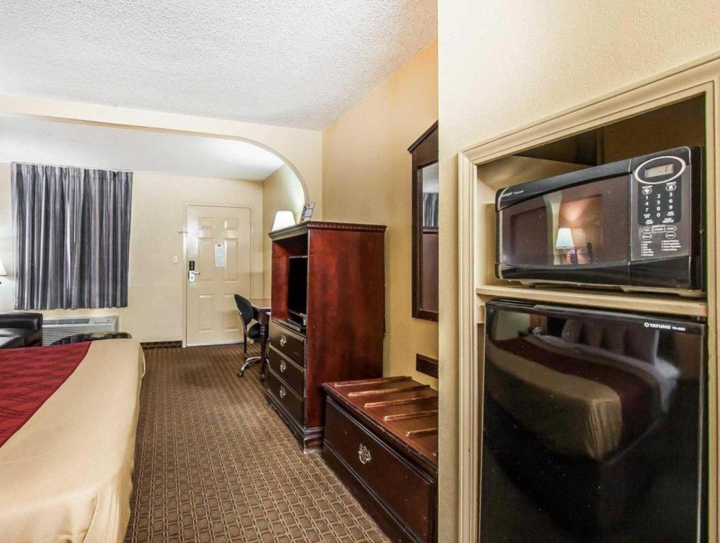 Econo Lodge Inn & Suites I-20, Exit 73 Tuscaloosa Bagian luar foto
