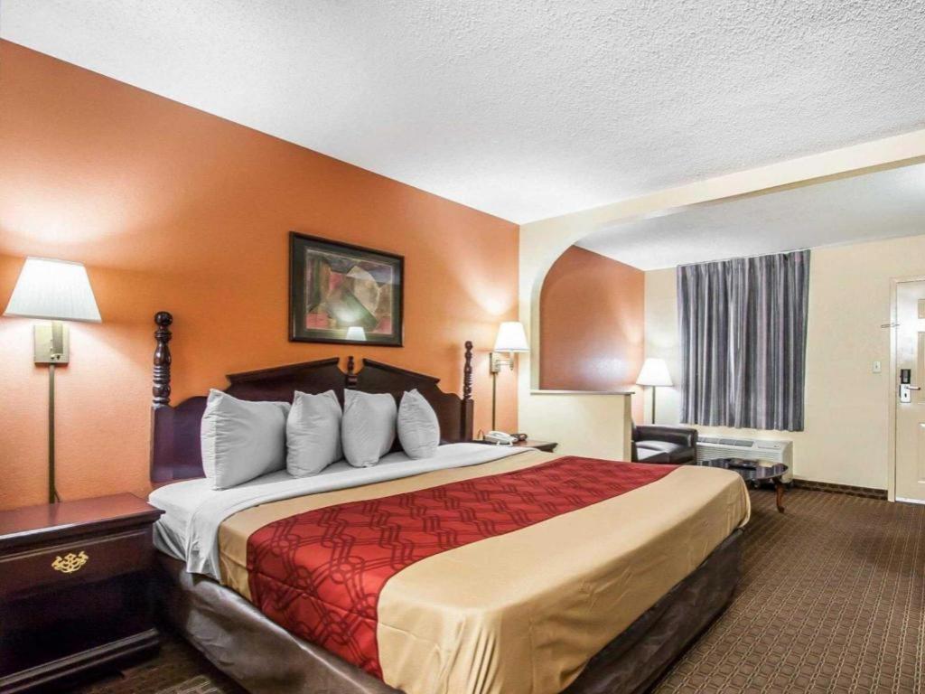Econo Lodge Inn & Suites I-20, Exit 73 Tuscaloosa Bagian luar foto