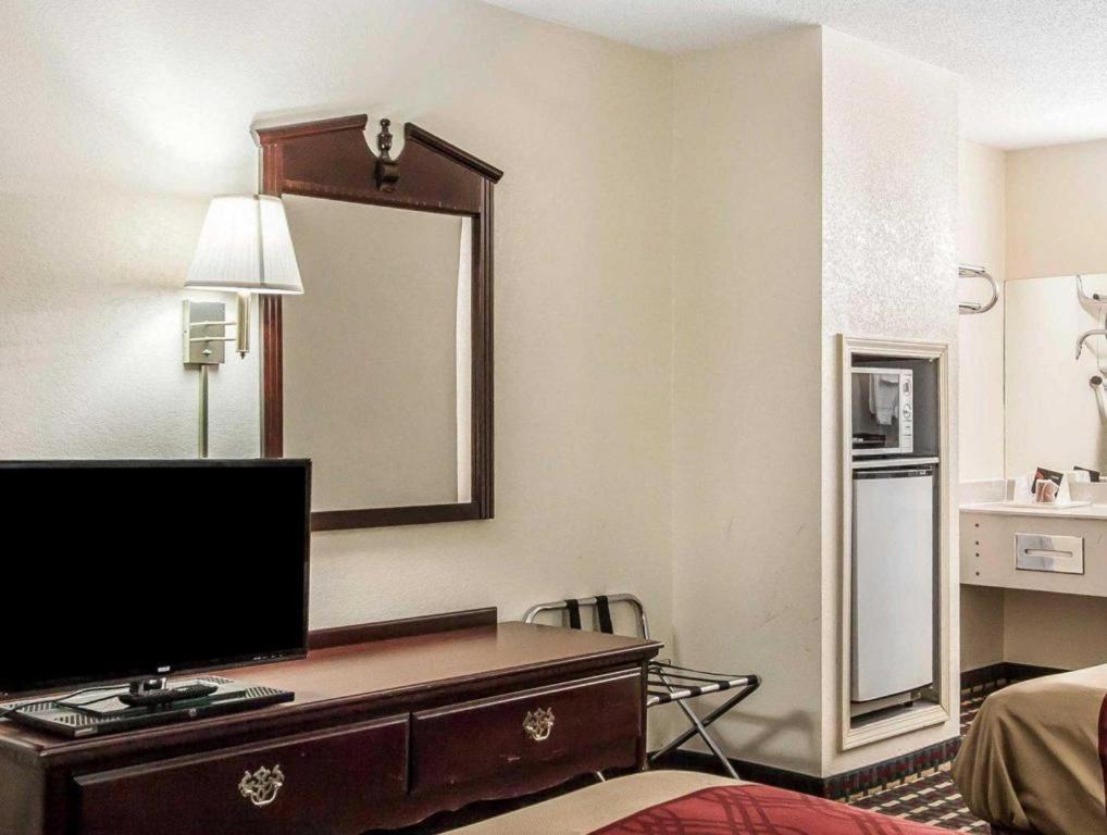 Econo Lodge Inn & Suites I-20, Exit 73 Tuscaloosa Bagian luar foto