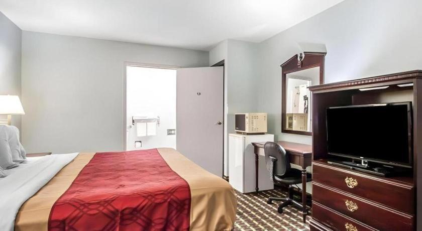 Econo Lodge Inn & Suites I-20, Exit 73 Tuscaloosa Bagian luar foto