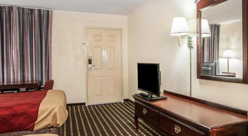 Econo Lodge Inn & Suites I-20, Exit 73 Tuscaloosa Bagian luar foto
