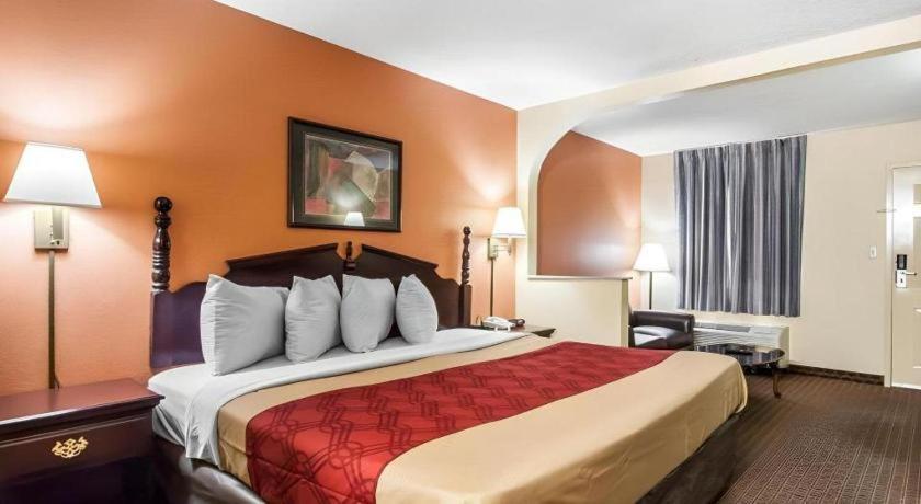 Econo Lodge Inn & Suites I-20, Exit 73 Tuscaloosa Bagian luar foto