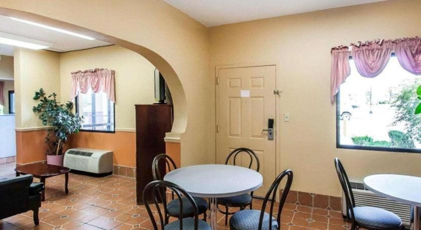 Econo Lodge Inn & Suites I-20, Exit 73 Tuscaloosa Bagian luar foto