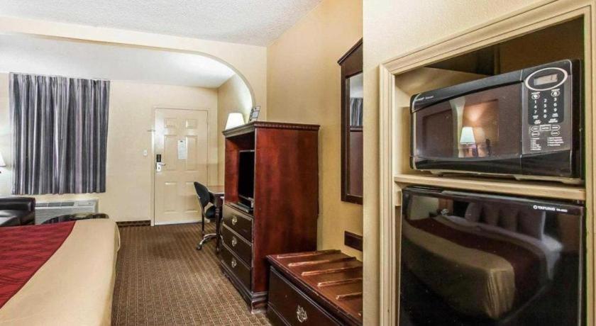 Econo Lodge Inn & Suites I-20, Exit 73 Tuscaloosa Bagian luar foto