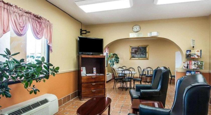 Econo Lodge Inn & Suites I-20, Exit 73 Tuscaloosa Bagian luar foto